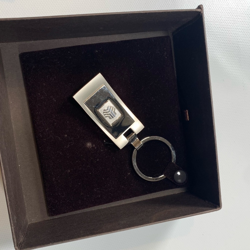 Key Chain Silver in Box - Picture 6 of 8
